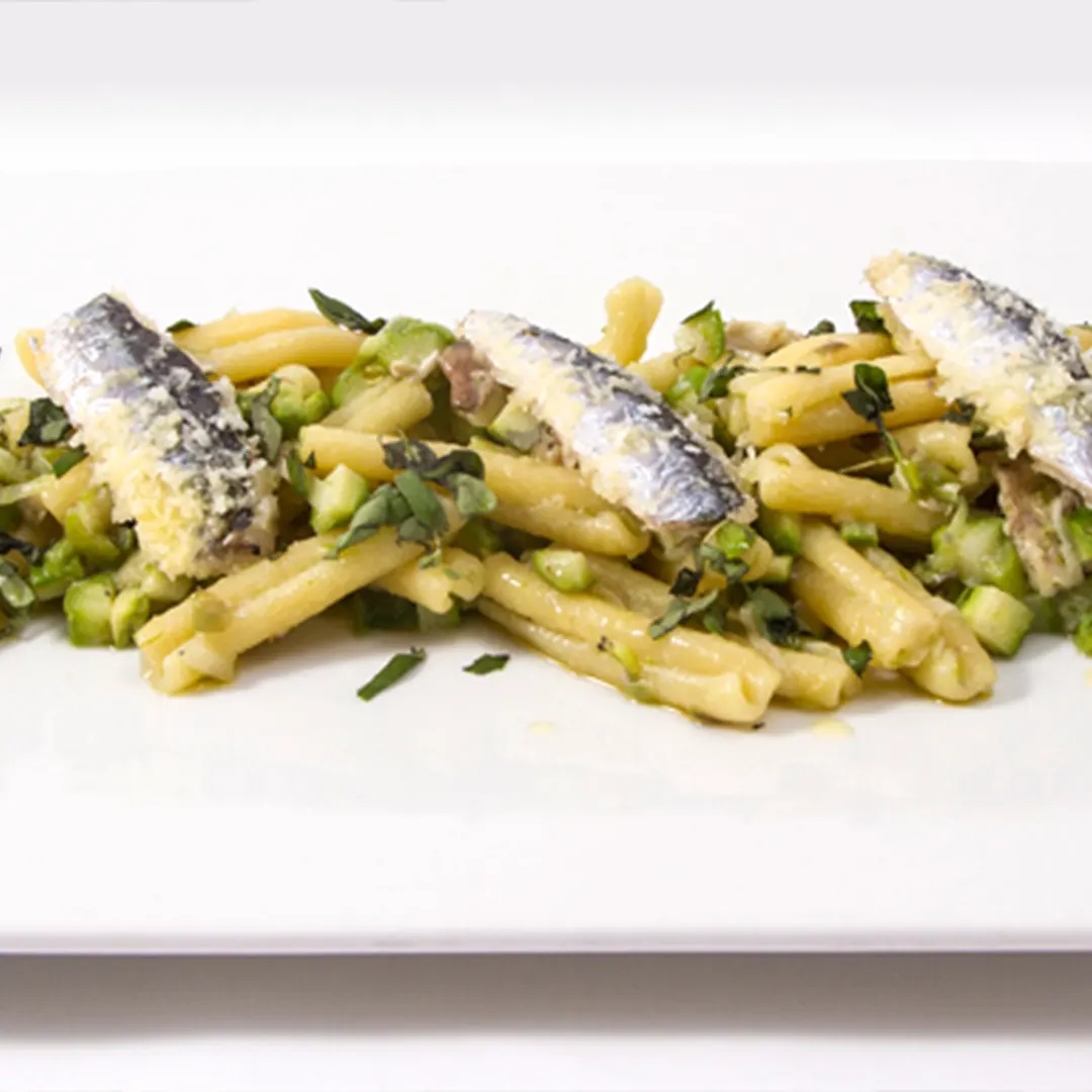 Ricetta Caserecce Molisane La Molisana con asparagi selvatici, alici gratinate e cipollotto primaverile