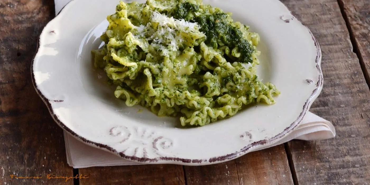 Ricetta Mafalde al pesto di foglie di carota