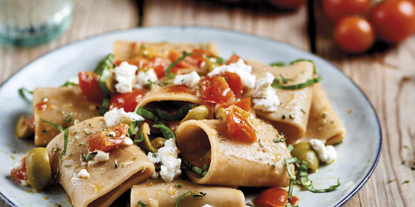 Ricetta Paccheri integrali con pomodorini, ricotta di bufala e olive - La Molisana