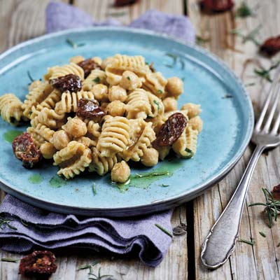 Ricetta Radiatori con ceci, pomodori secchi e peperoncino - La Molisana