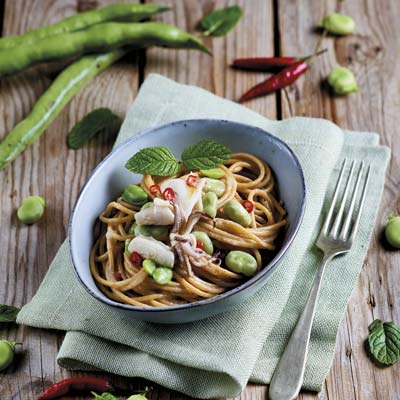 Ricetta Spaghetti integrali con calamari, favette e pecorino - La Molisana