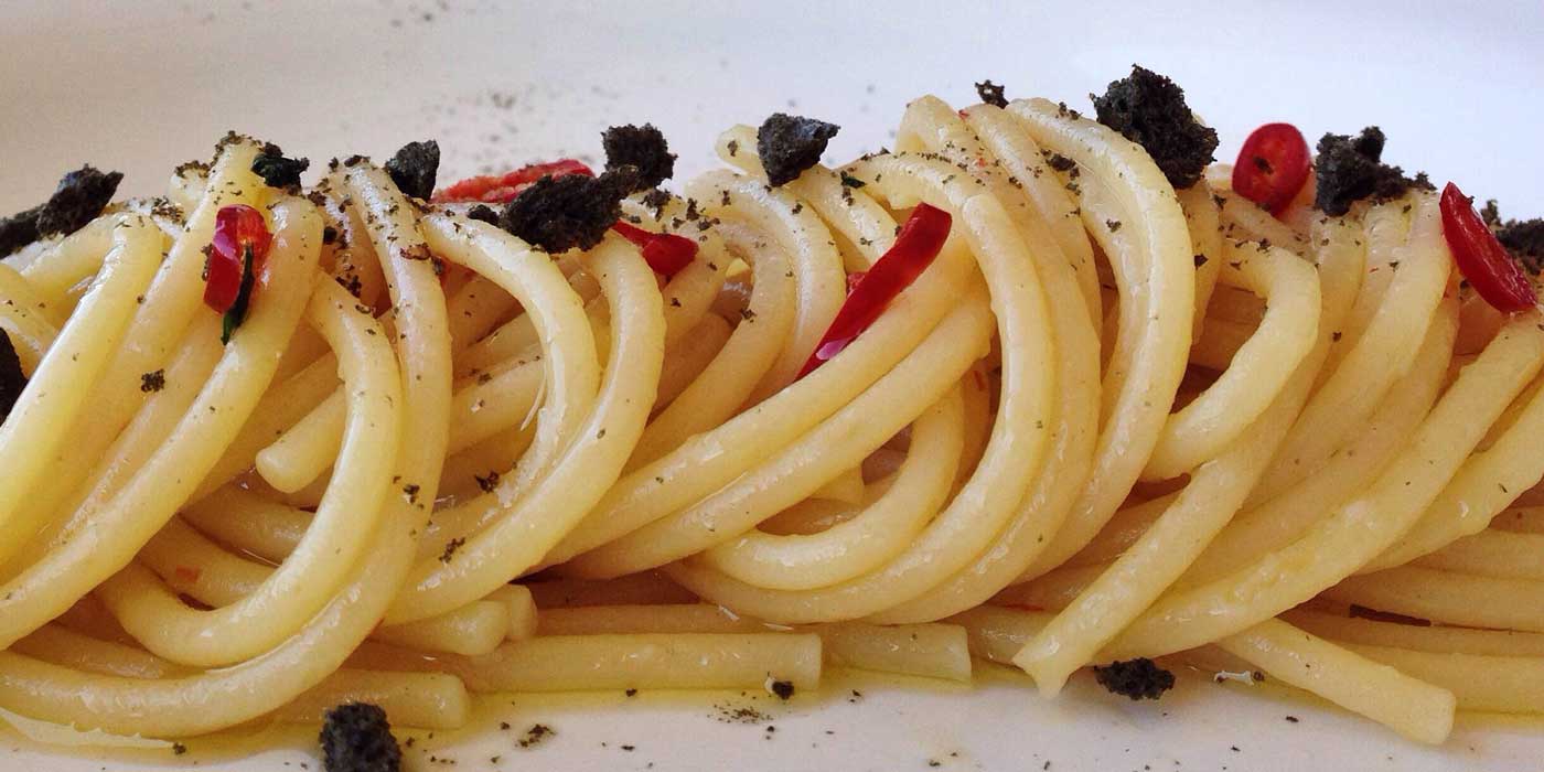 Ricetta Spaghettone aglio, olio e peperoncino affumicato - La Molisana
