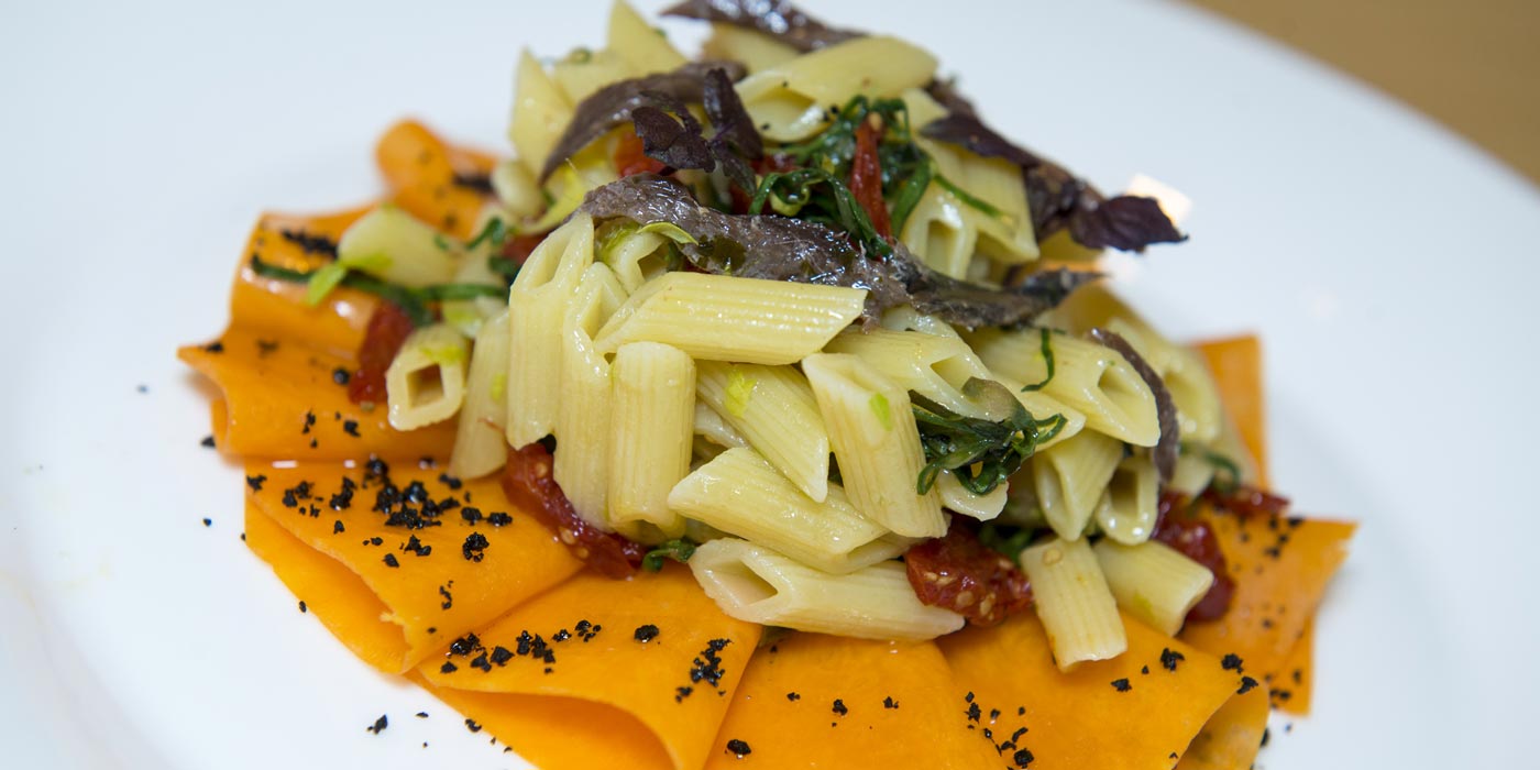 Ricetta Mezze Penne Quadrate su carpaccio di zucca