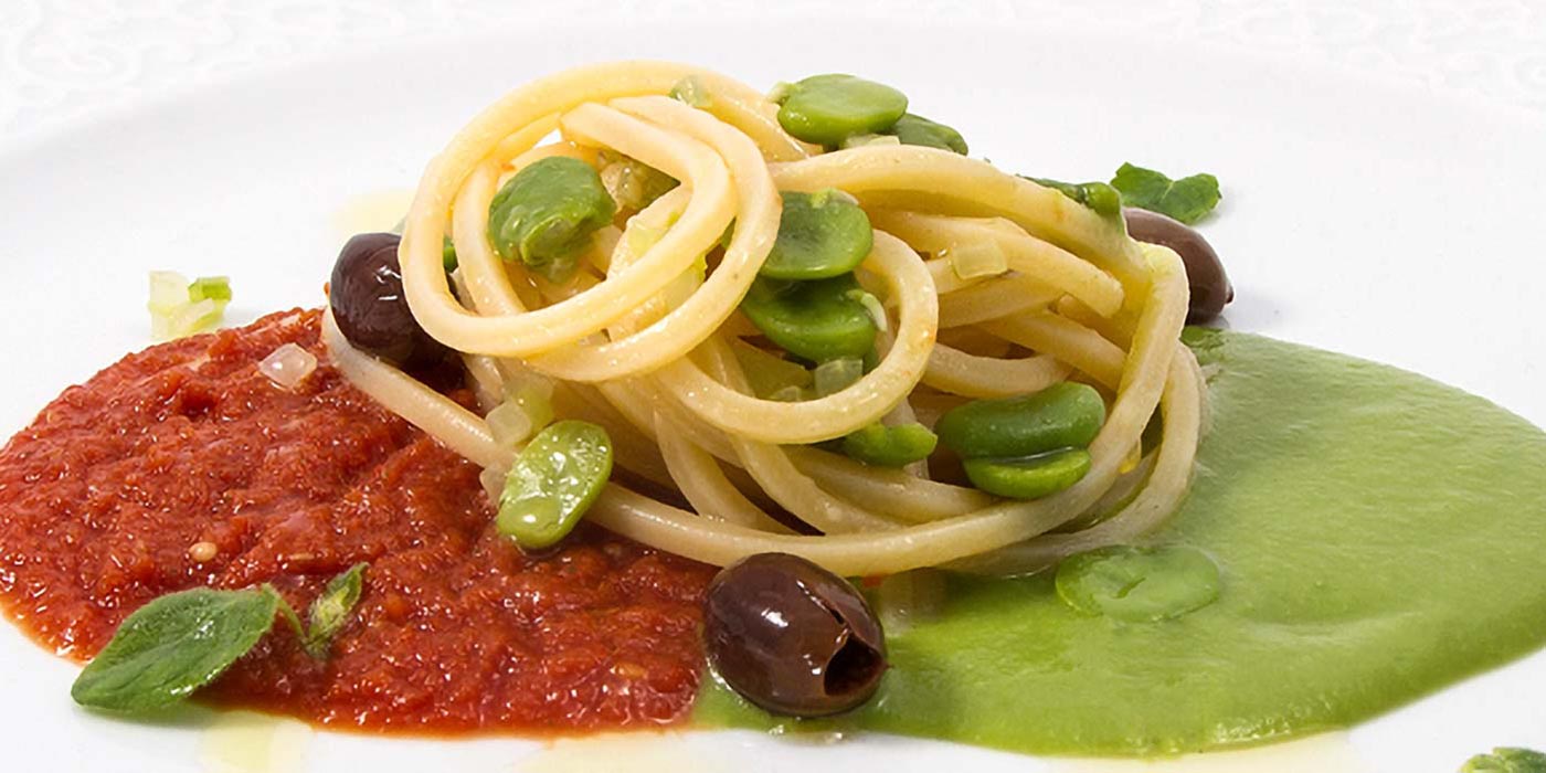 spaghetto quadrato con fave sedano pomodori secchi olive e nepitella | La Molisana