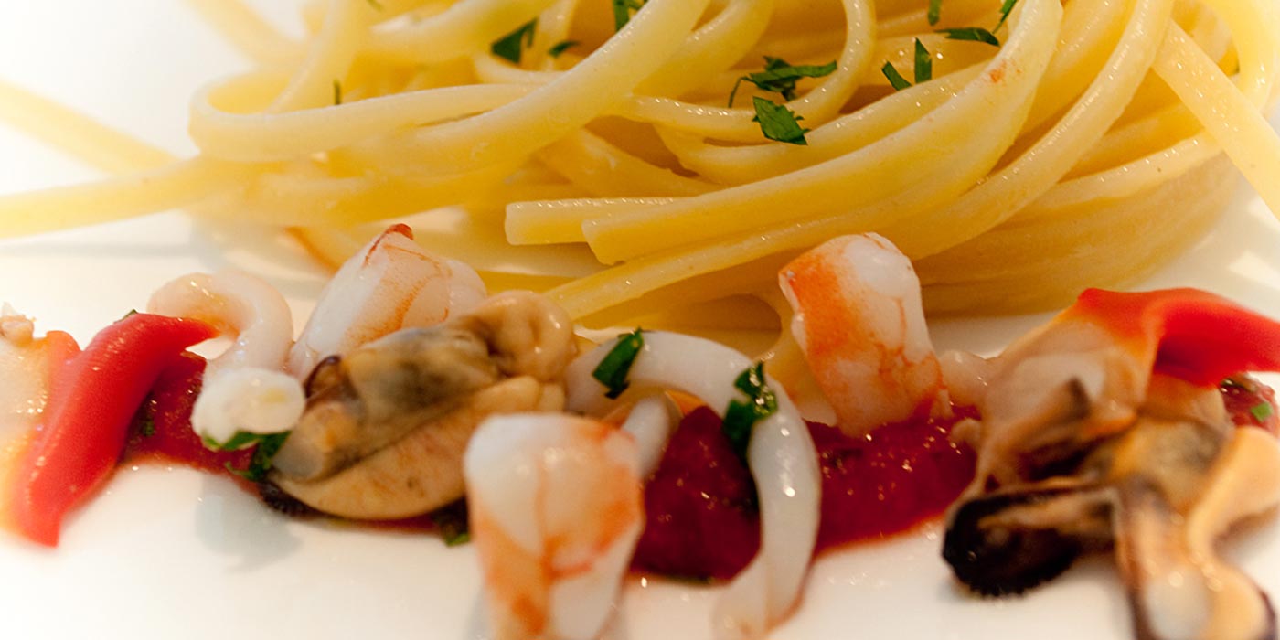 Ricetta Cartoccio di Fettuccine La Molisana con calamari, cozze e gamberetti