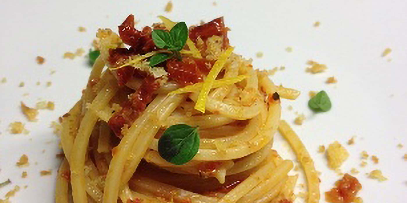 Ricetta Spaghetto Quadrato La Molisana con pomodorini secchi, pane croccante e profumo di limone