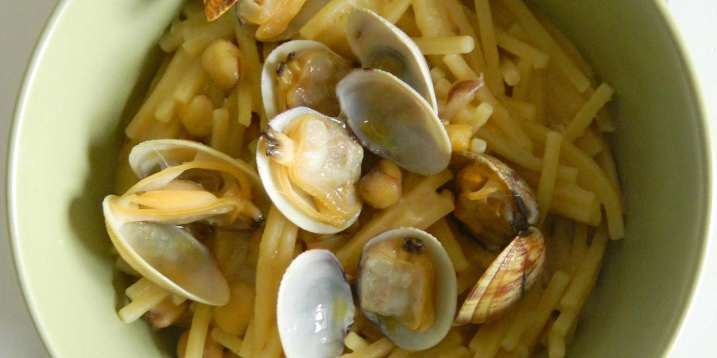 Ricetta Spaghetto Quadrato La Molisana spezzato con cicerchie, vongole e olio al limone