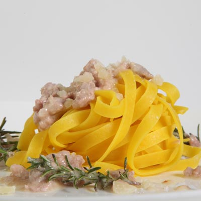 Ricetta Tagliatelle allo Zafferano con salsiccia e Bagoss