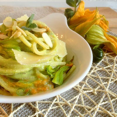 Ricetta Spaghetto Quadrato Hanami, con fiori di zucca, pesto di zucchine, menta e lime - La Molisana