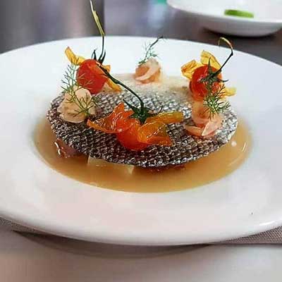 Ricetta Mezza Penna Quadrata in brodo di tonno e cialda di salmone croccante - La Molisana