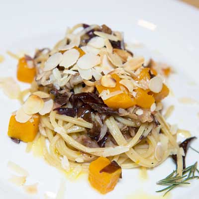 Ricetta Spaghetto Quadrato con radicchio rosso, guanciale e trancetti di zucca - La Molisana