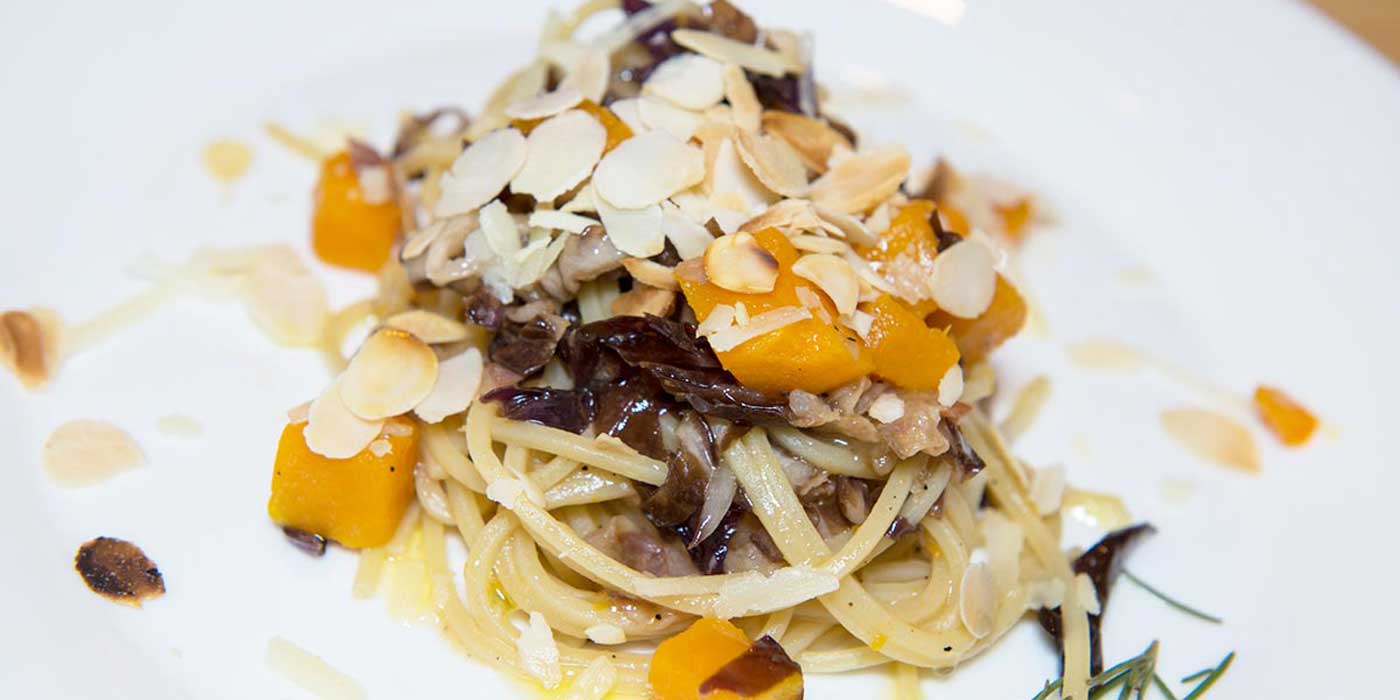 Ricetta Spaghetto Quadrato con radicchio rosso, guanciale e trancetti di zucca - La Molisana