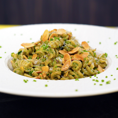 Ricetta Pasta al pesto di gambi di prezzemolo - La Molisana