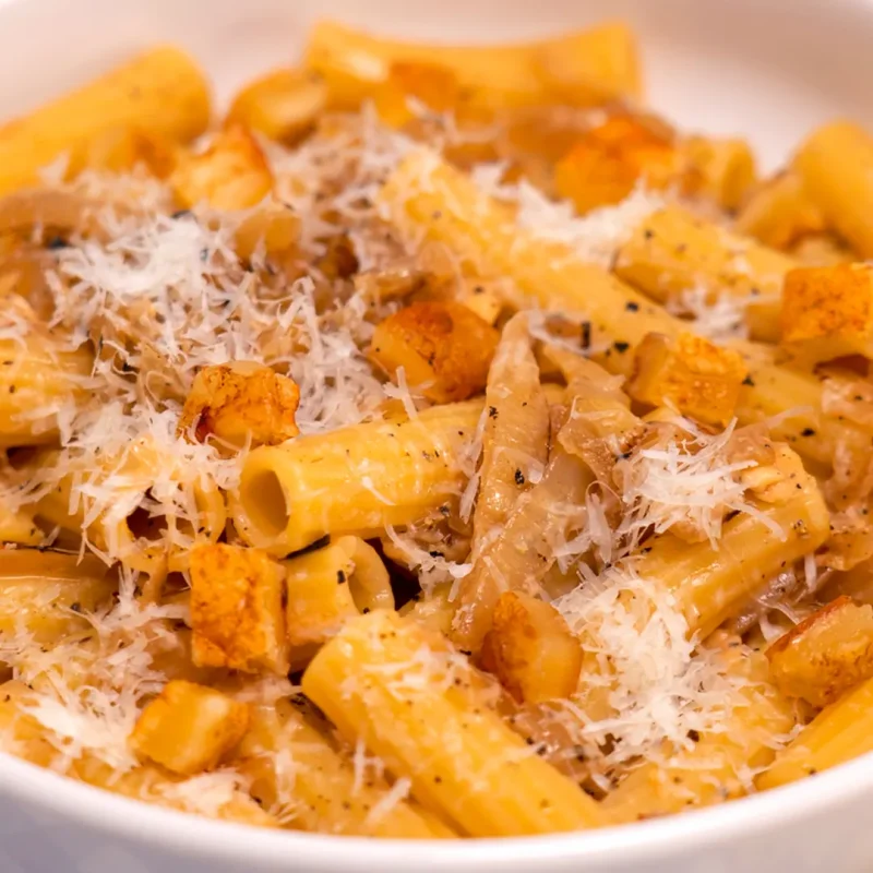 Maccheroni con croste di formaggio e cipolle - La Molisana