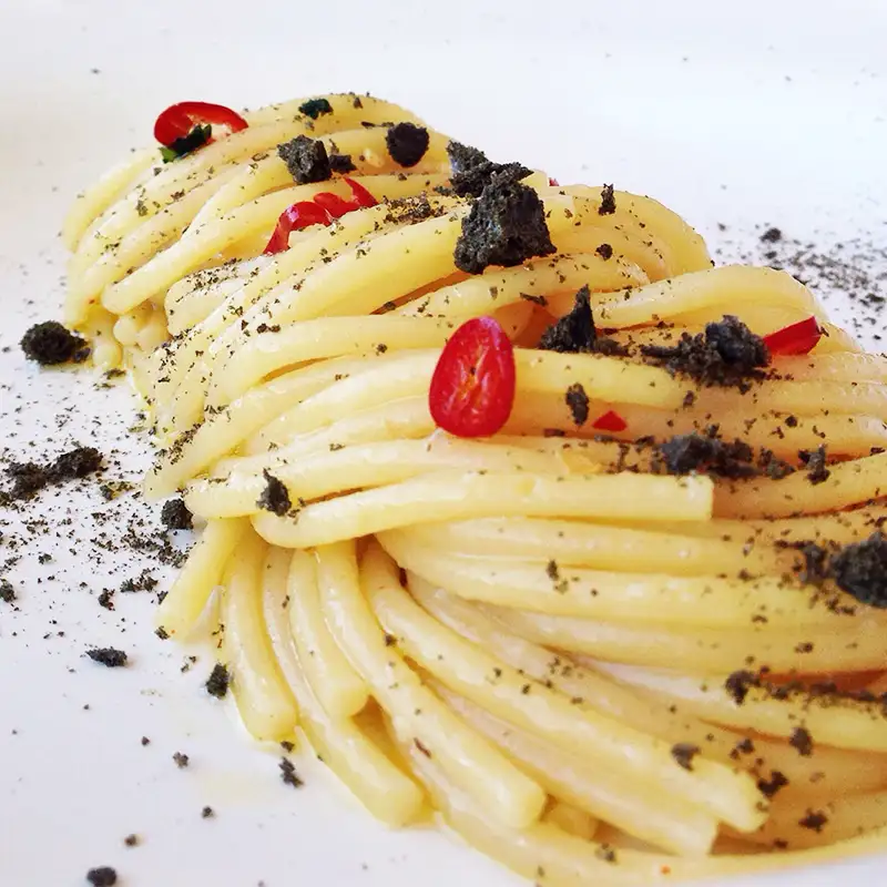 Spaghettone aglio, olio e peperoncino - Ricette La Molisana