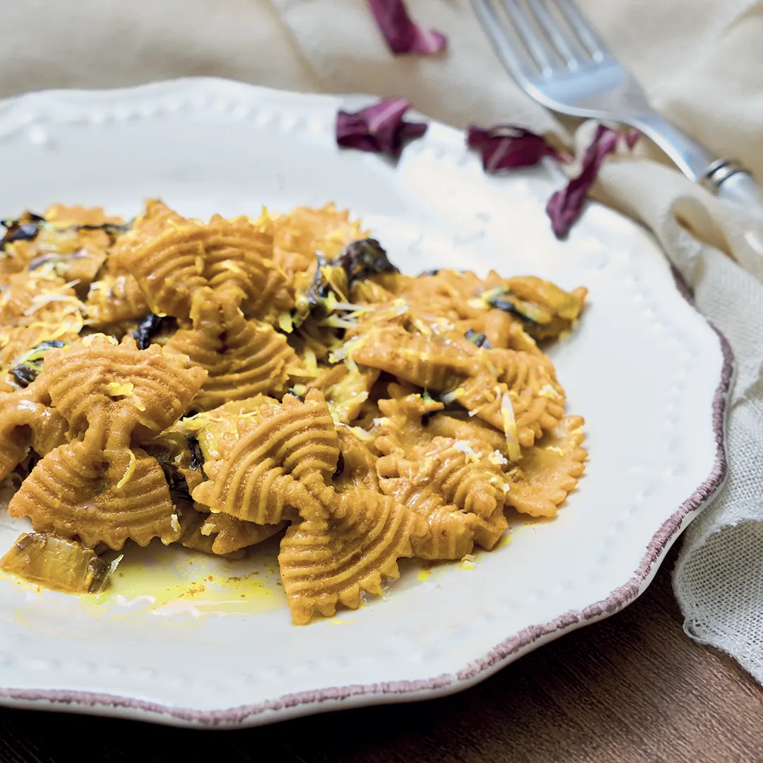 Ricette Farfalle Integrali con radicchio, curcuma e Parmigiano - La Molisana