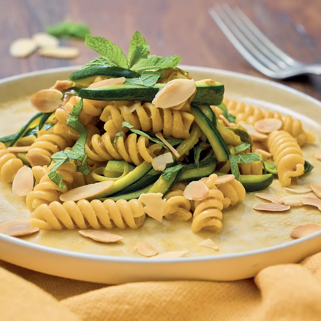 Ricetta Fusilli con Lupini con zucchine, menta, porro e mandorle tostate - La Molisana