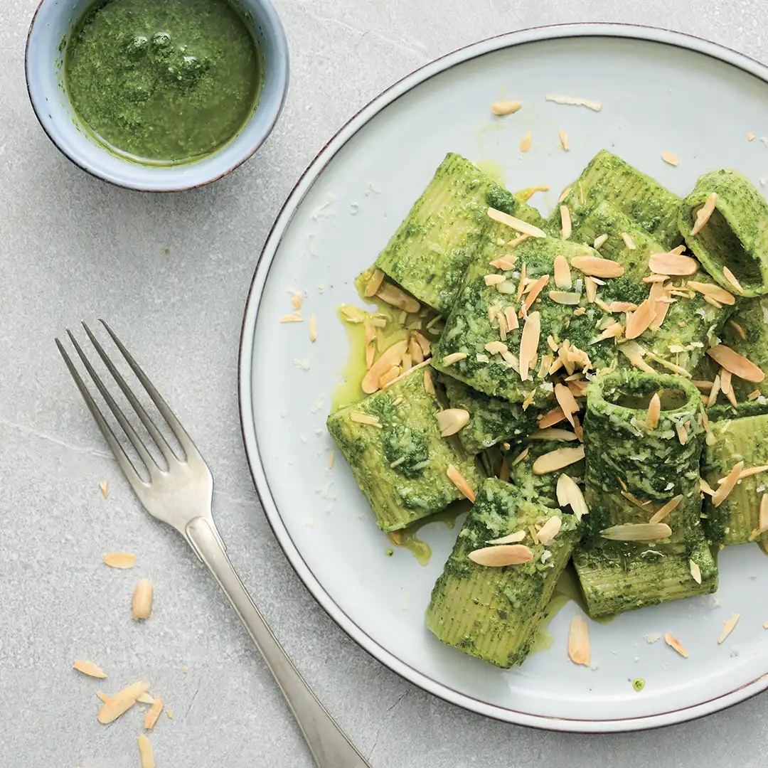 Ricetta Paccarielli Rigati con pesto di rucola, mandorle tostate e basilico fresco - La Molisana