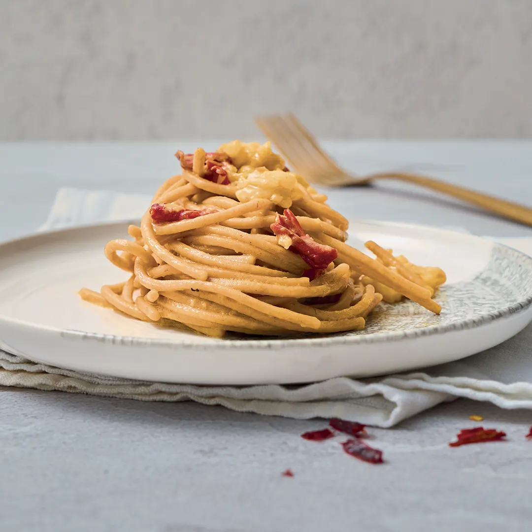 Ricetta Spaghetti Quadrati Integrali con cavolfiore, peperoncino e peperone crusco - La Molisana