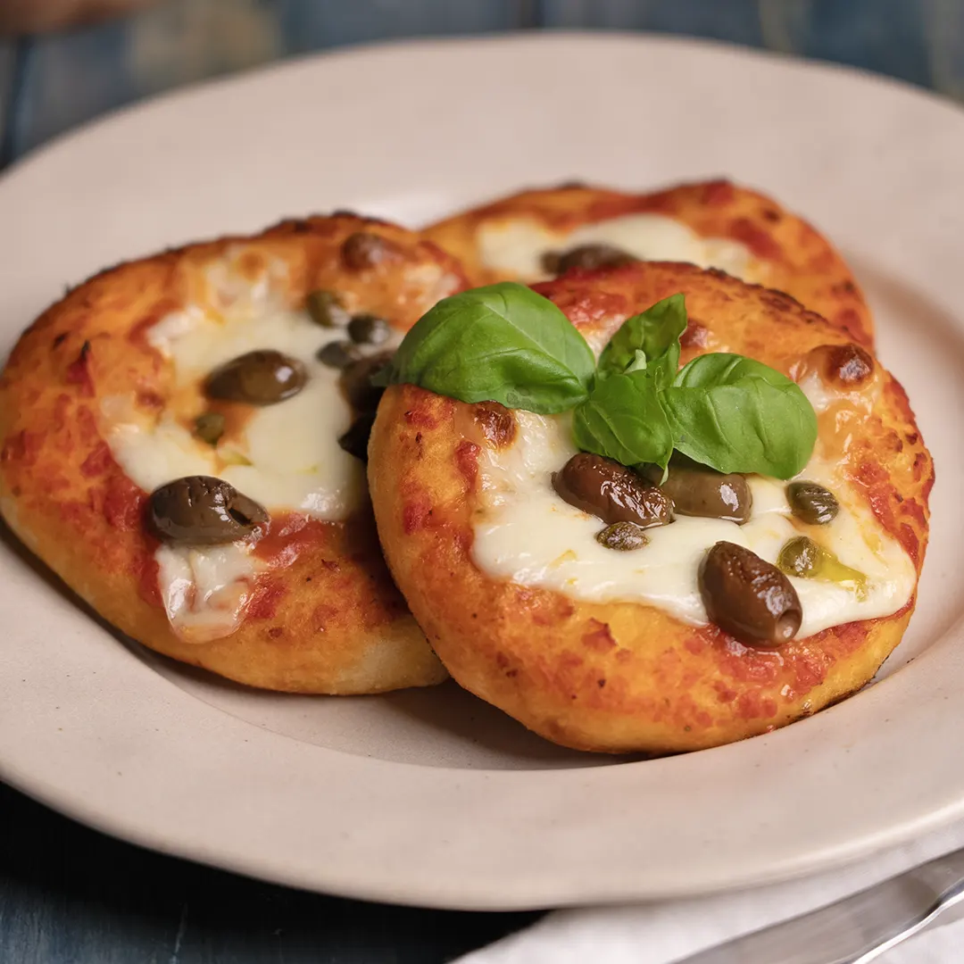 Pizzette di semola pomodoro, mozzarella, olive e capperi - Pasta La Molisana