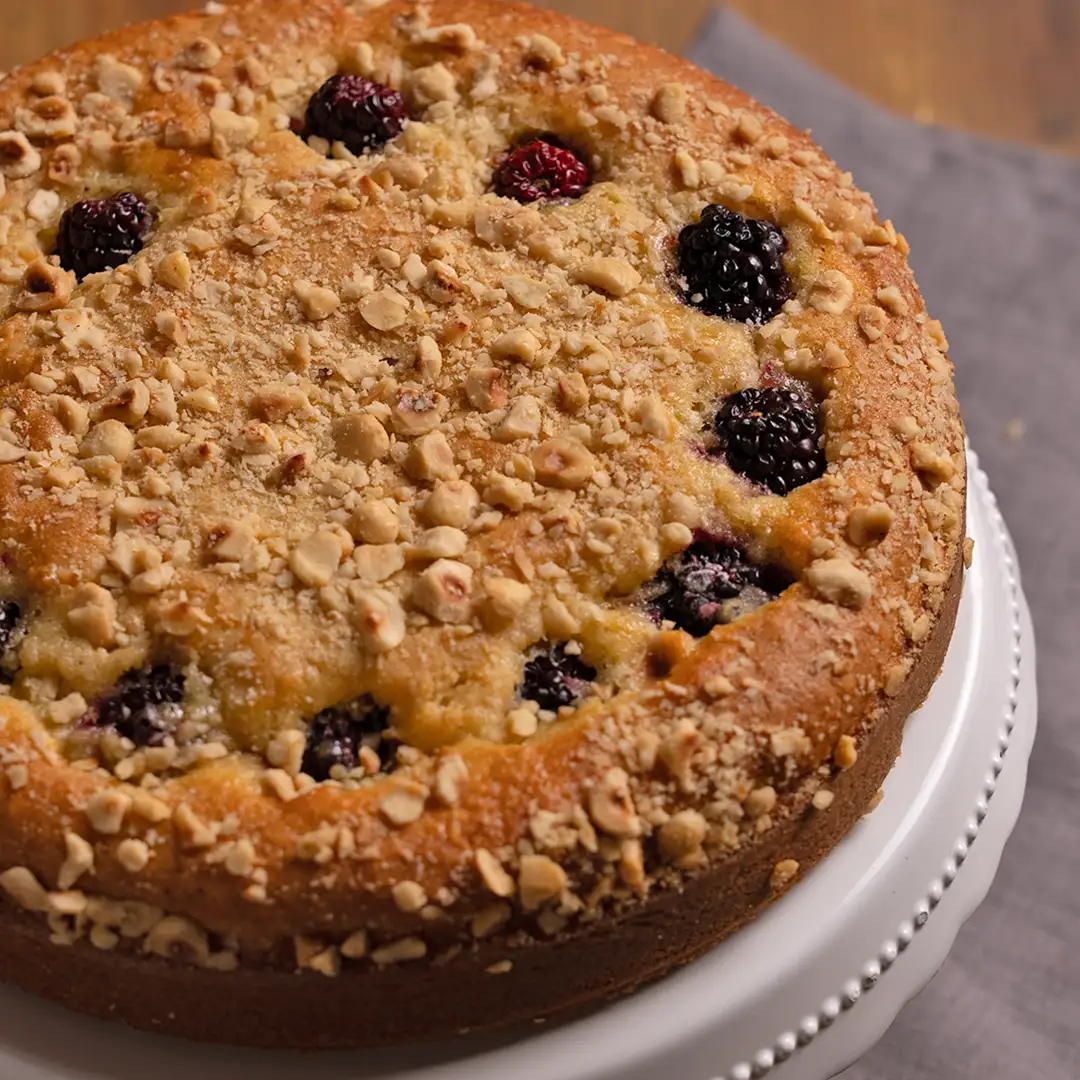 Torta di semola rimacinata integrale con nocciole e more - Pasta La Molisana