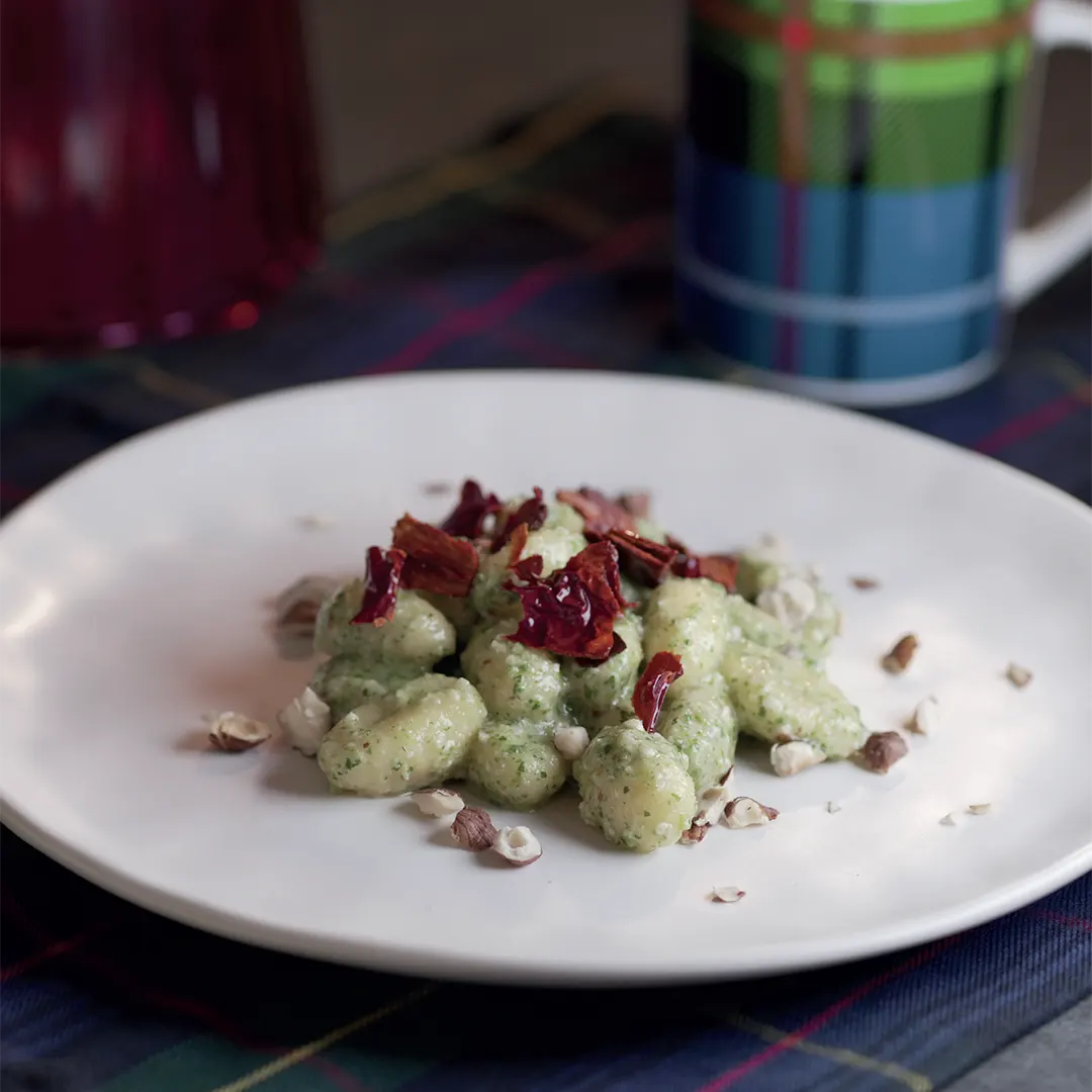 Ricetta Gnocchi di patate al pesto di cime di rape, nocciole e peperone crusco - La Molisana