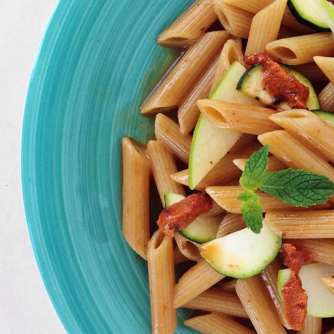 Ricetta Penne integrali con mele e zucchine - La Molisana