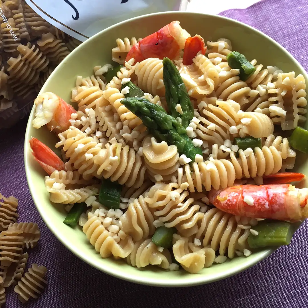 Ricetta Radiatori con asparagi, gamberetti e mandorle - La Molisana